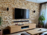 TV Sienų apdaila dekoratyviniu akmeniu (1)