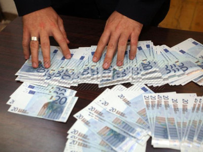 Siūlyti pinigus už priimtiną normą