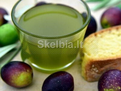 Šviežias alyvuogių aliejus tiesiai iš graikų ūkio